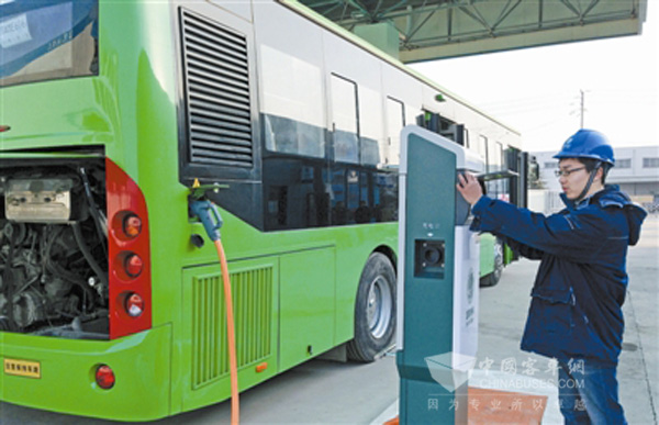 青海海東新能源公交車不缺“糧”