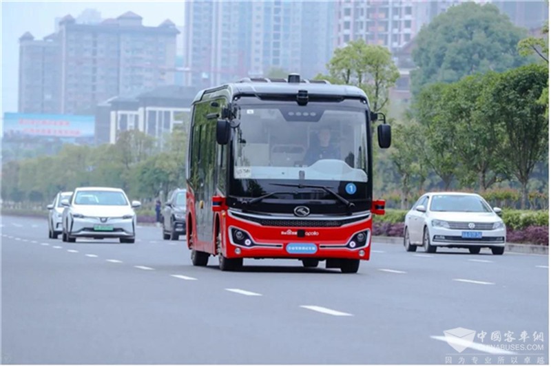 金龍自動駕駛“robobus”永川投運