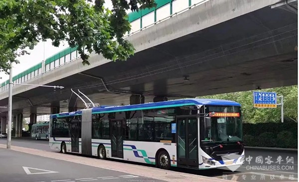 凱博易控 無軌電車 集電架 自動(dòng)升降