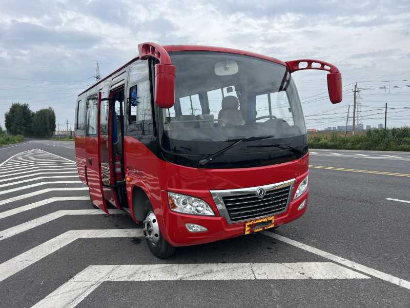 2021年3月 東北現(xiàn)車(chē)國(guó)六中型19座有公告東風(fēng)天翼 