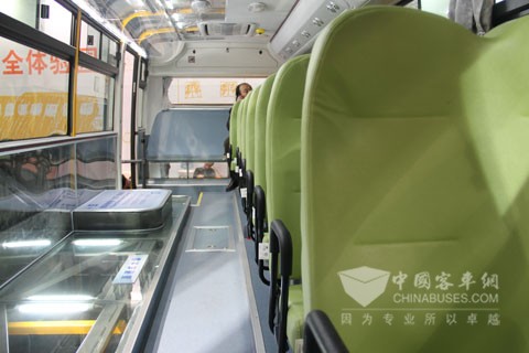 宇通校車ZK6100DA