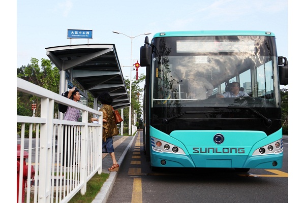 申龍SLK6109ULE0BEVS2公交車（純電動(dòng)10-40座）