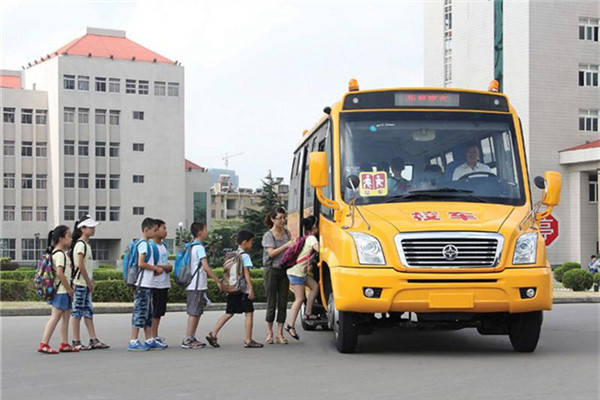 亞星JS6790XCP01小學(xué)生專用校車（柴油國五24-41座）