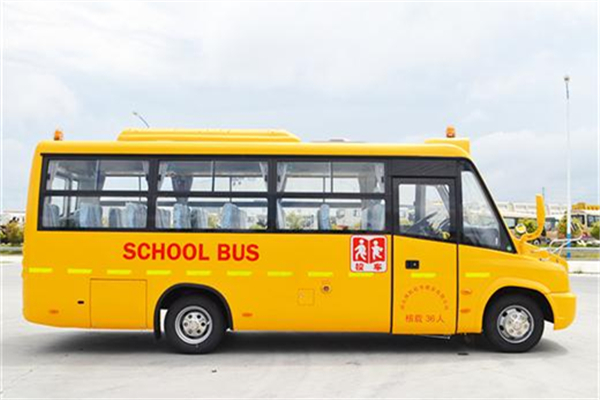 亞星JS6750XCP小學生專用校車（柴油國五24-36座）