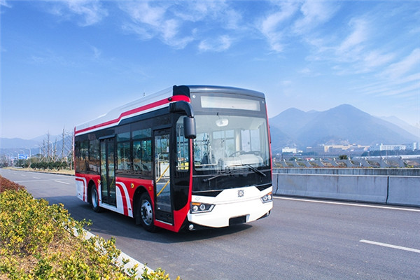 浙江中車CSR6850GNPHEV1公交車（天然氣/電混動國五10-26座）