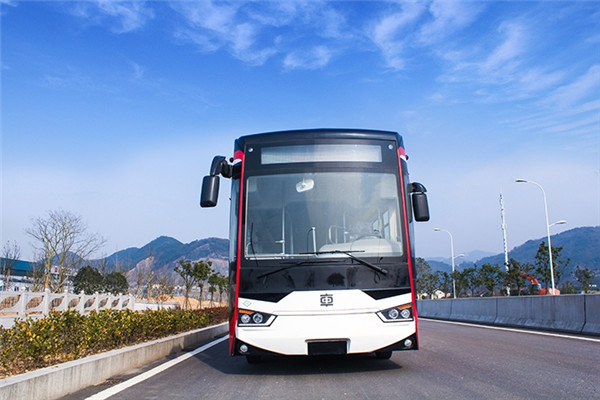 浙江中車CSR6850GNPHEV1公交車（天然氣/電混動國五10-26座）